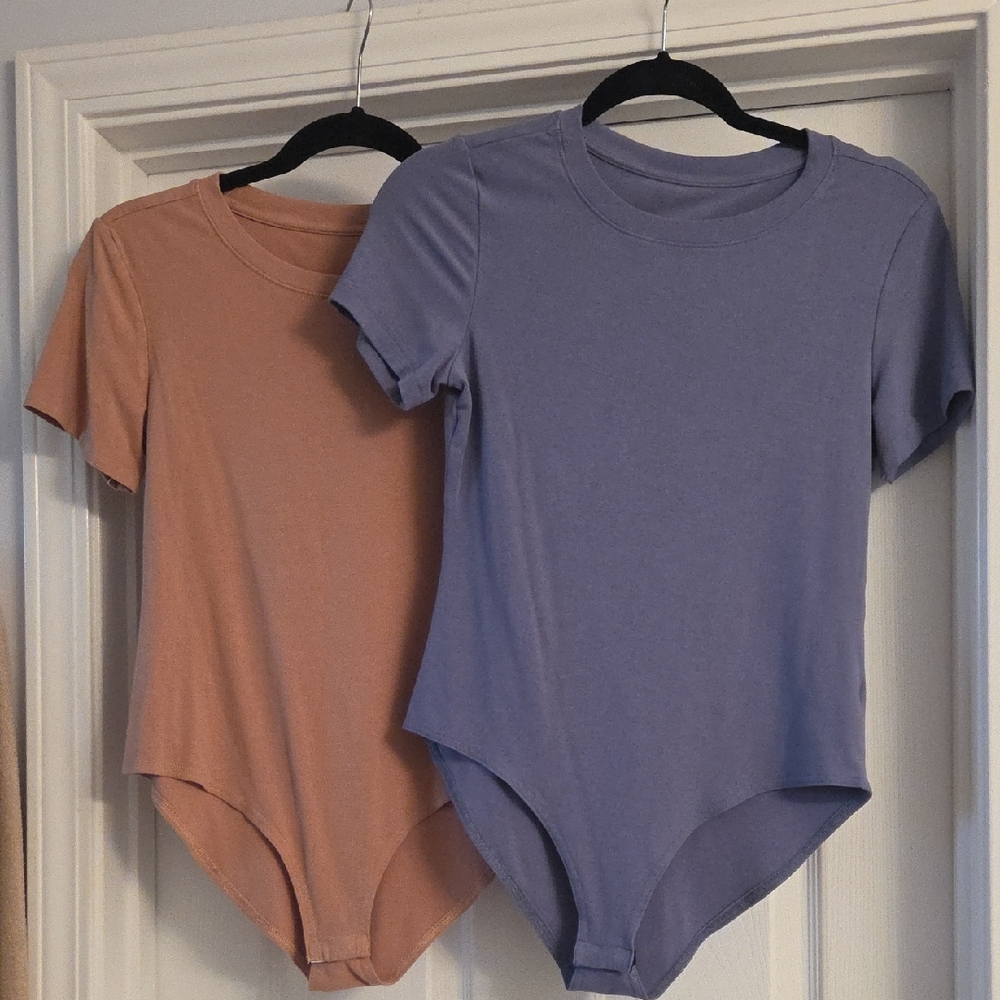 Short Sleeve Crew Neck Bodysuit in Blue and Tan